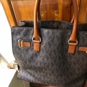 Large MK purse ( Firm)